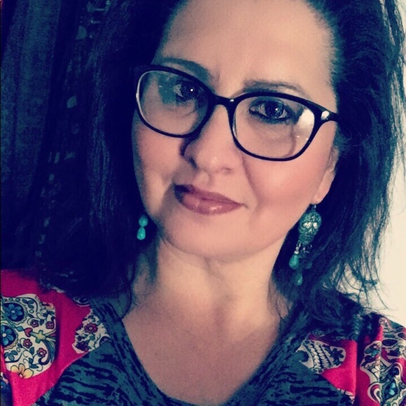 Meet your Posher, Stephanie - Picture 4 of 6